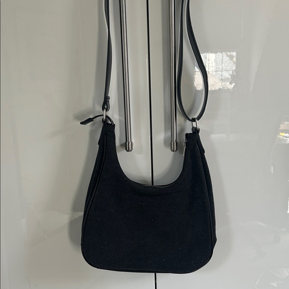 Brandy Melville Casual Grey and Black Canvas and Vegan Leather Shoulder Bag - Picture 4 of 4